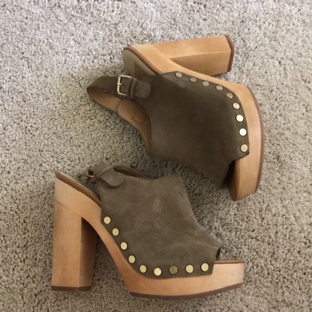 Dolce Vita Olive Suede Wooden platforms size 8
